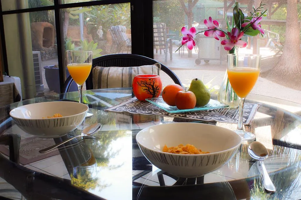 Noosa Edge Nudist Retreat Bed & Breakfast Doonan