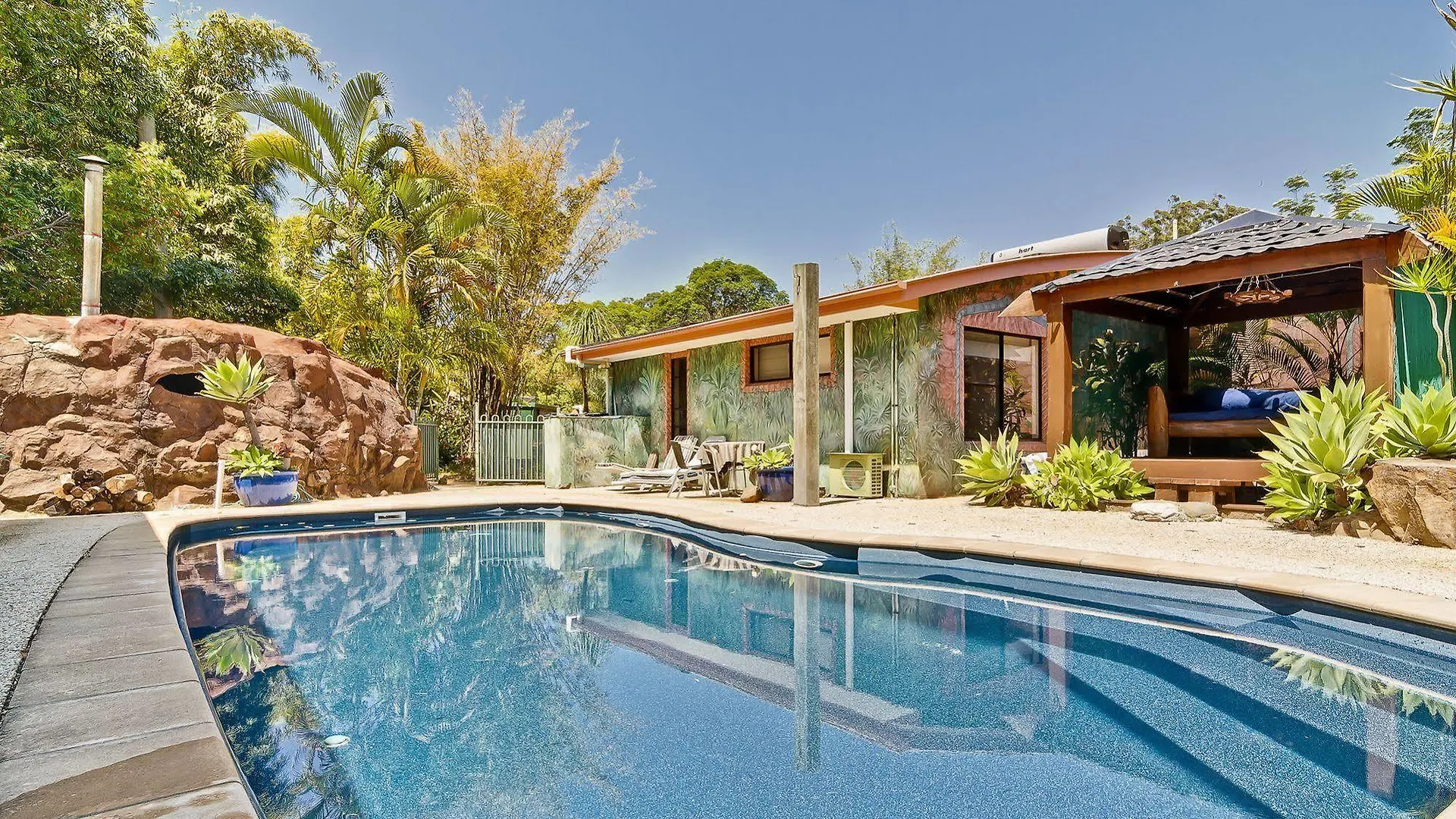 Noosa Edge Nudist Retreat Bed & Breakfast Doonan
