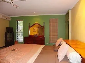 Noosa Edge Nudist Retreat Bed & Breakfast Doonan