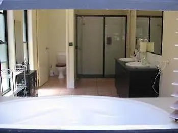Noosa Edge Nudist Retreat Bed & Breakfast Doonan