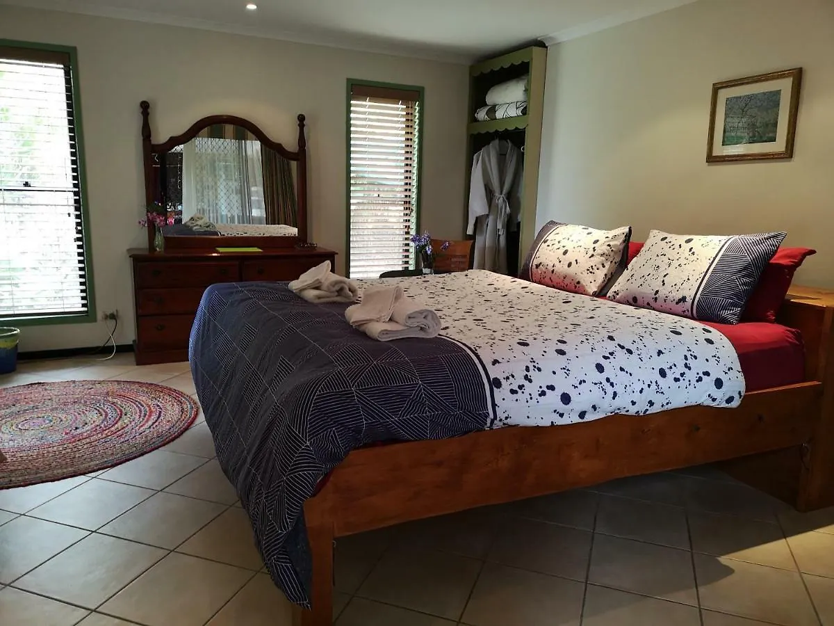 Noosa Edge Nudist Retreat Bed & Breakfast Doonan