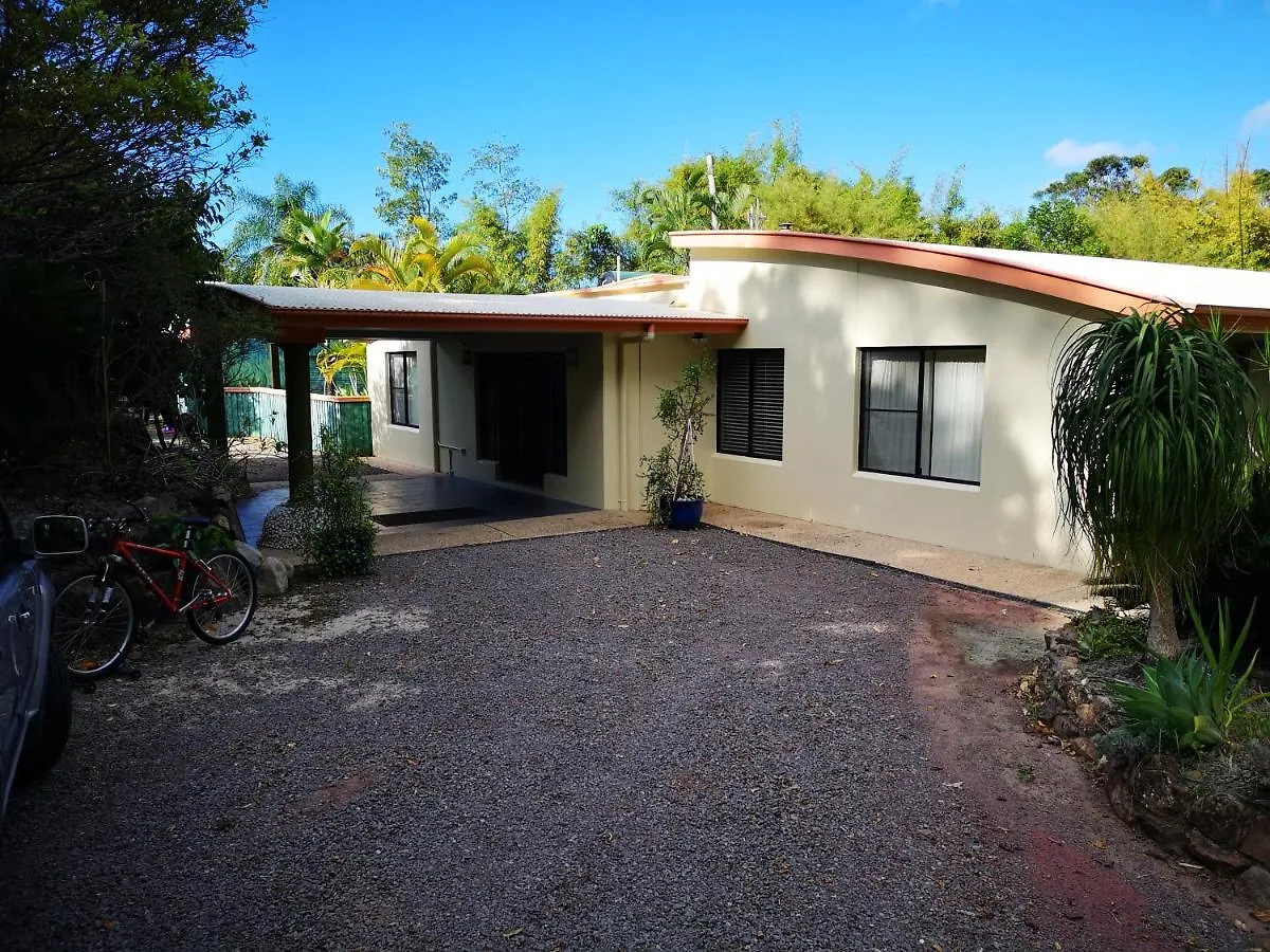 Noosa Edge Nudist Retreat Bed & Breakfast Doonan